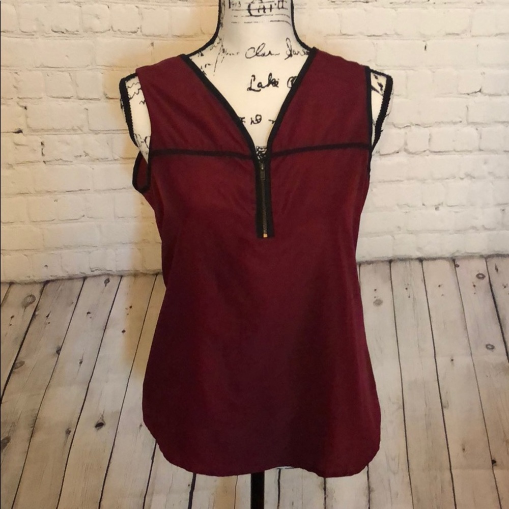 41 Hawthorn burgundy top with black trim